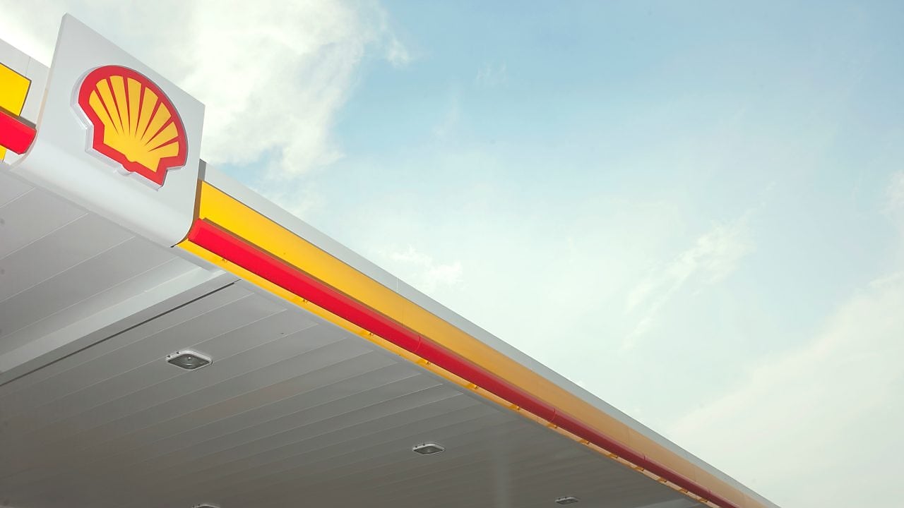 The Shell pecten on a retail service station