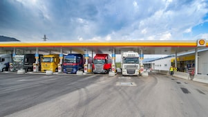 عميل تجاري، مورد، شريك، أو مستثمر