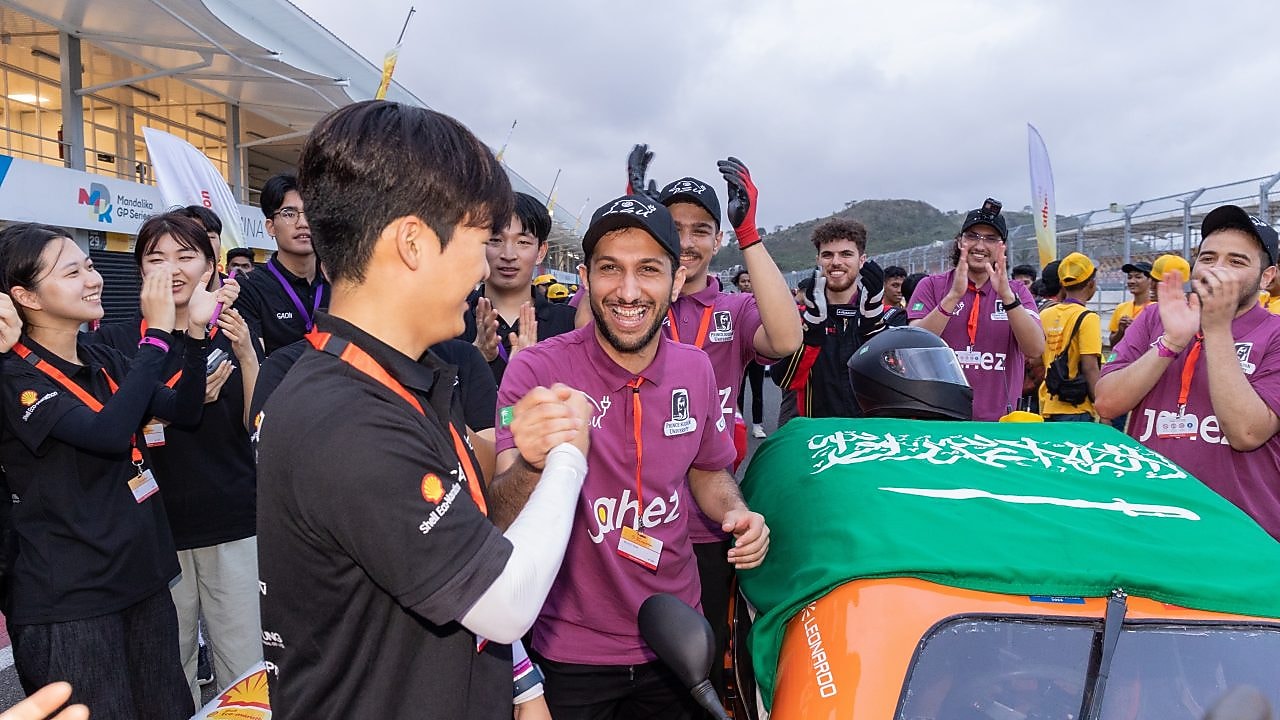 PSU ECO team celebrating with other teams in race track