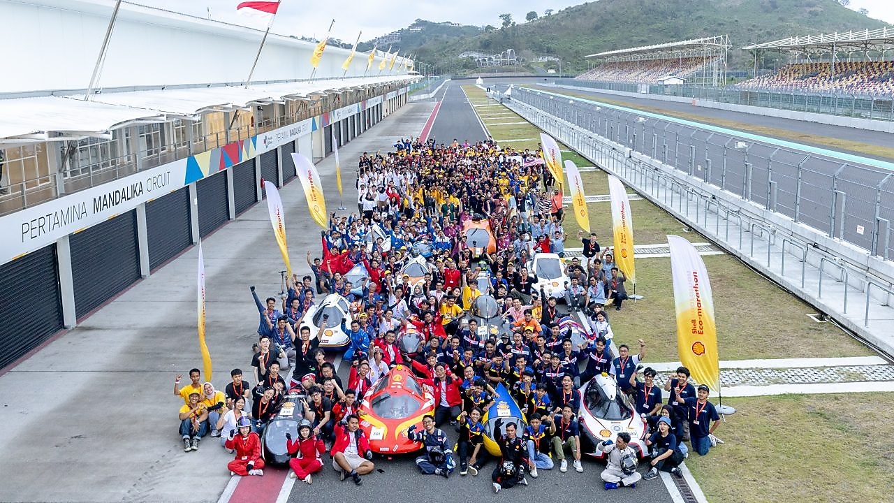 All the students participating at Shell Eco-marathon