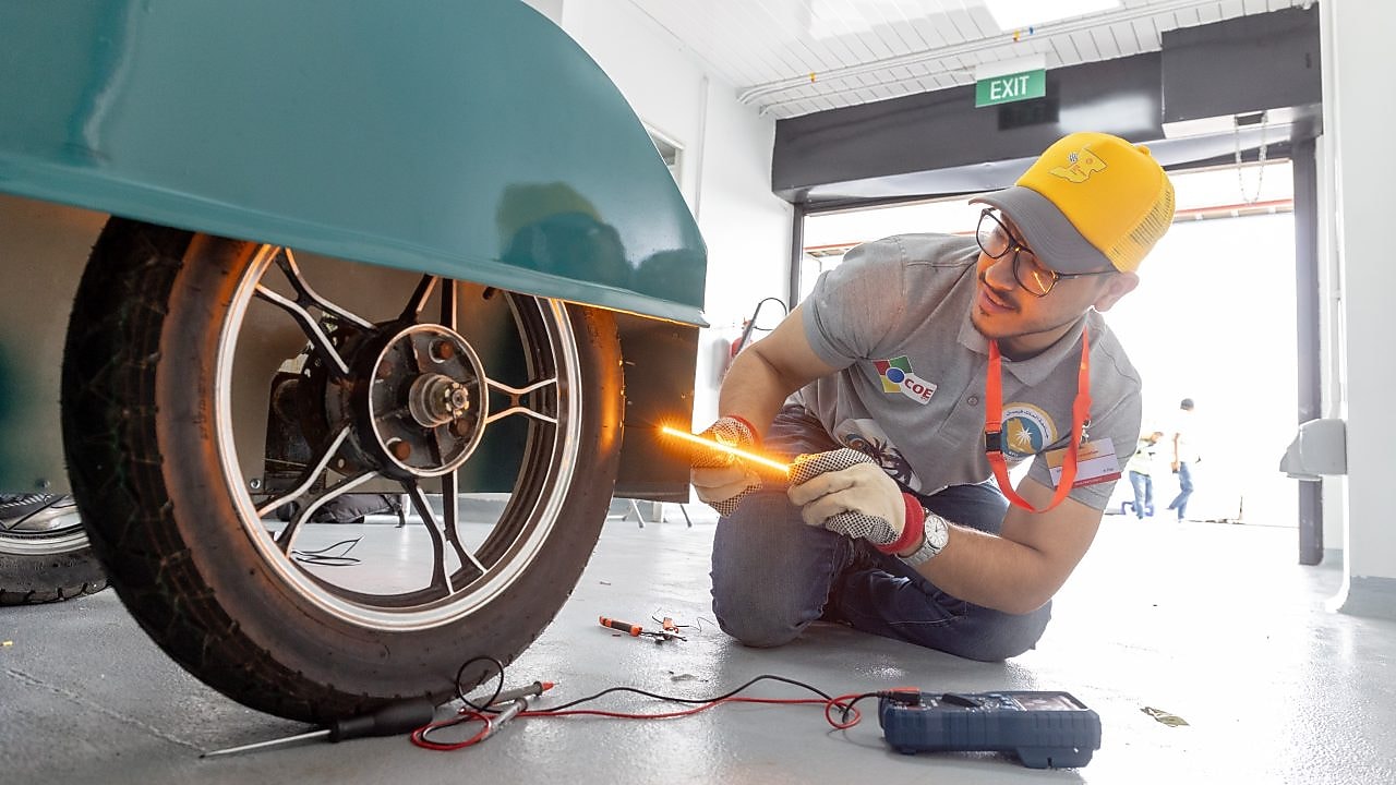KFU team preparing competing vehicle to the race