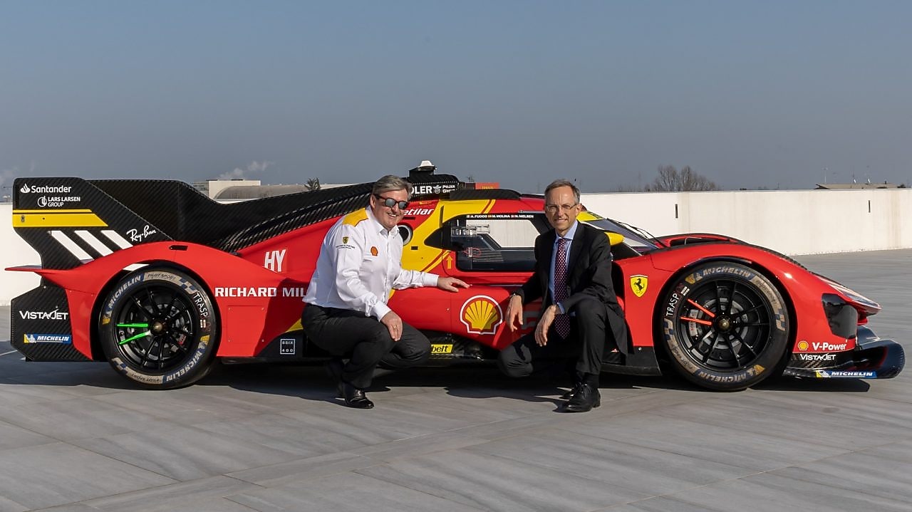 Istvan Kapitany and Benedetto Vigna in front of Ferrari 499P