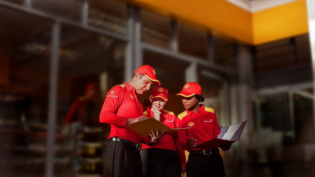 3 Shell employees discussing